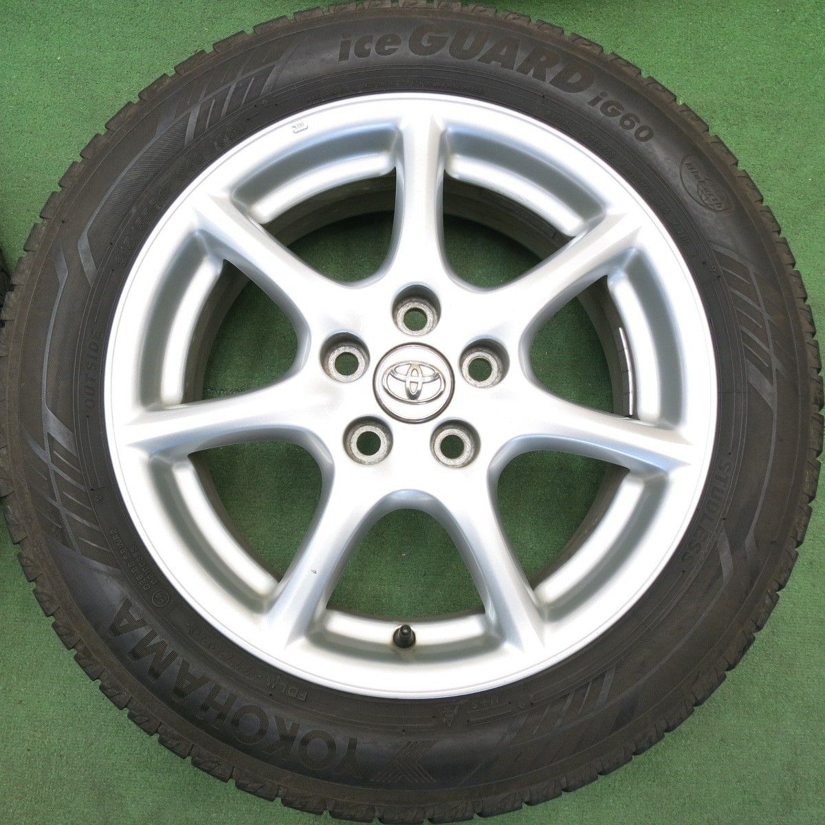 バリ溝！8.5分☆トヨタ 50系 エスティマ 純正 215/55R17 スタッドレス