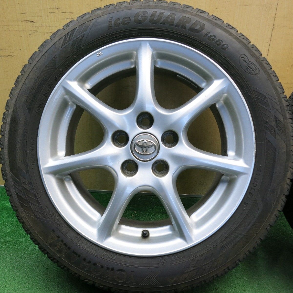 バリ溝！8.5分☆トヨタ 50系 エスティマ 純正 215/55R17 スタッドレス