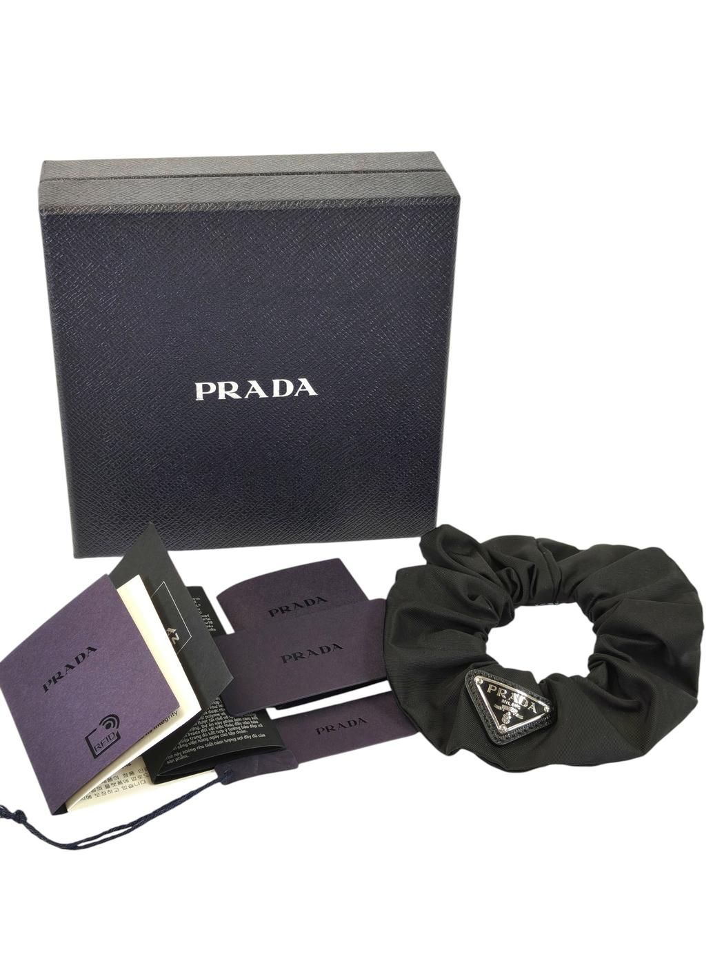 PRADA プラダ トライアングル ロゴ シュシュ ブラック 管理番号：11427