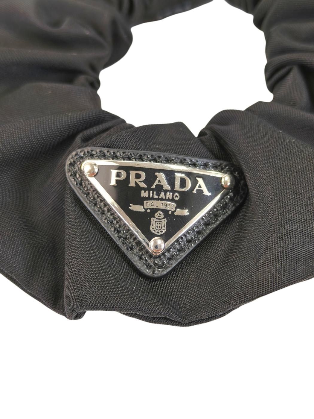 PRADA プラダ トライアングル ロゴ シュシュ ブラック 管理番号：11427