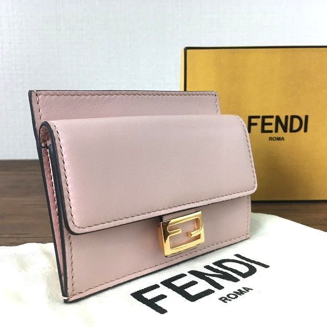 未使用品 FENDI バゲット フラグメントケース 8M0423 ピンク 箱付き 90