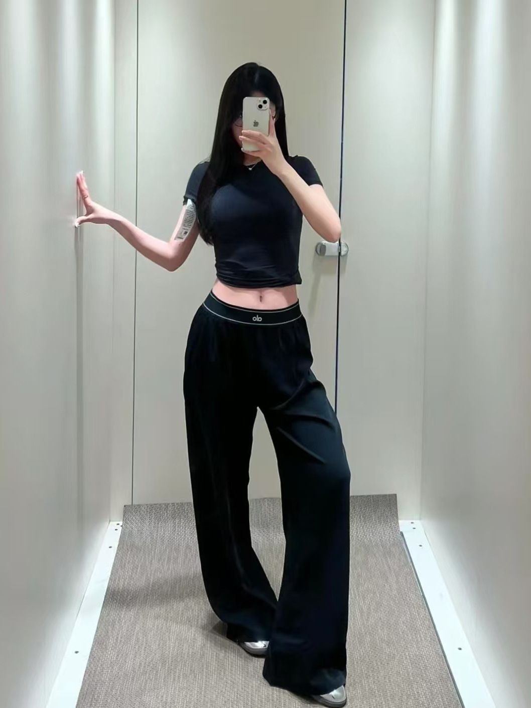 新品】 Alo Yoga パンツ ボトム トラウザー アローヨガ ブラック