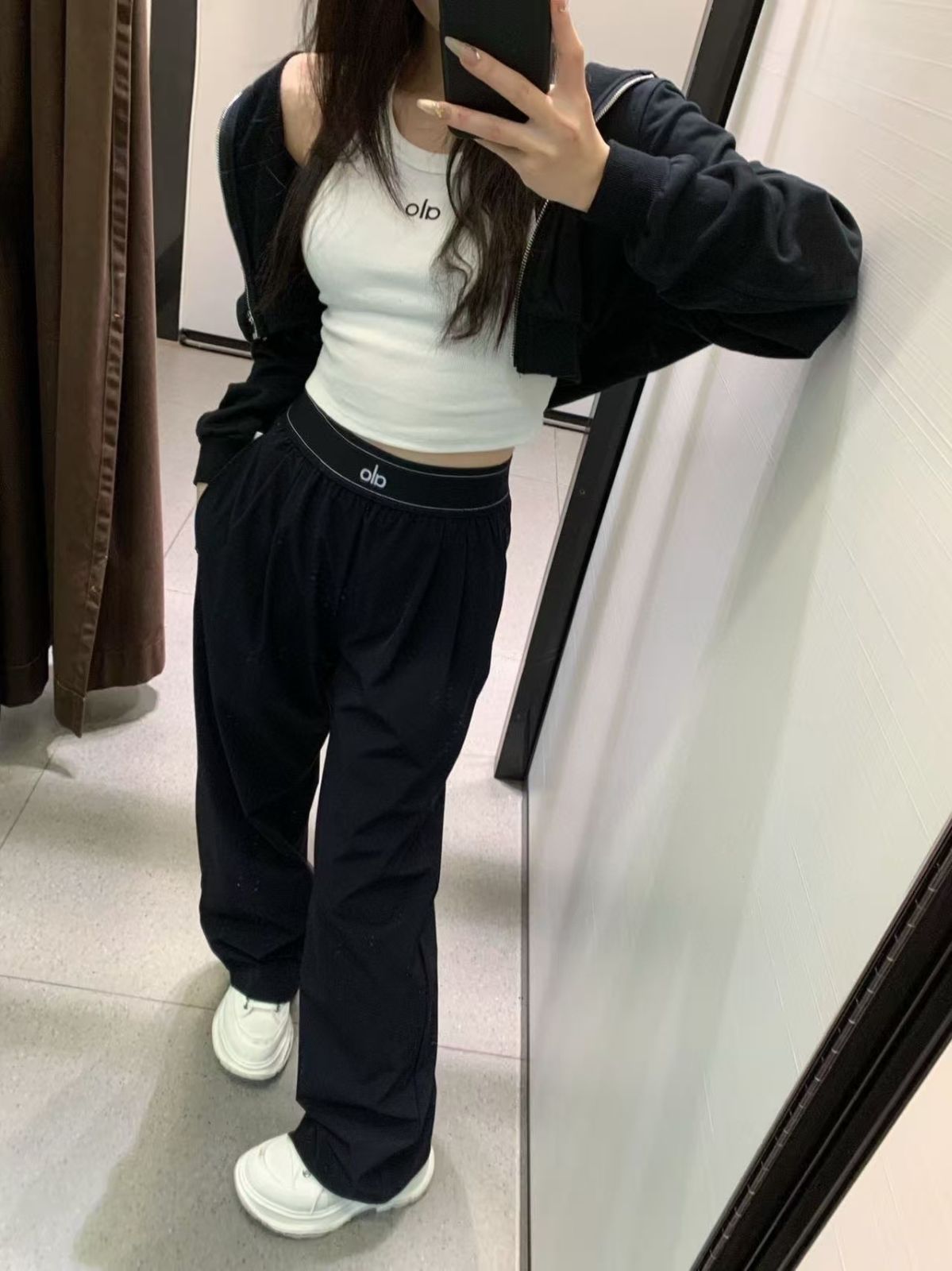 新品】 Alo Yoga パンツ ボトム トラウザー アローヨガ ブラック