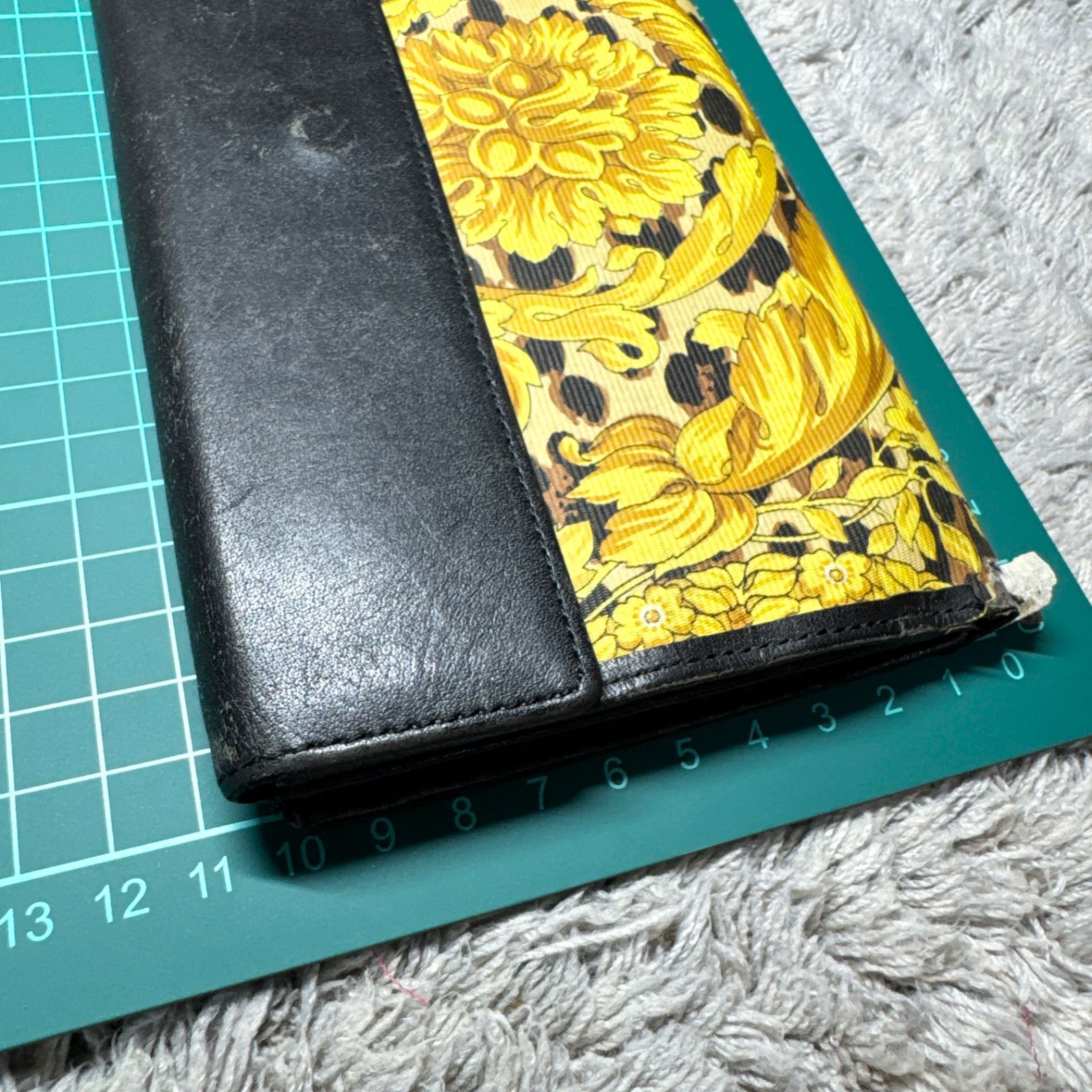 GIANNI VERSACE ベルサーチ 長財布 レザー ブラック×イエロー系 - メルカリ