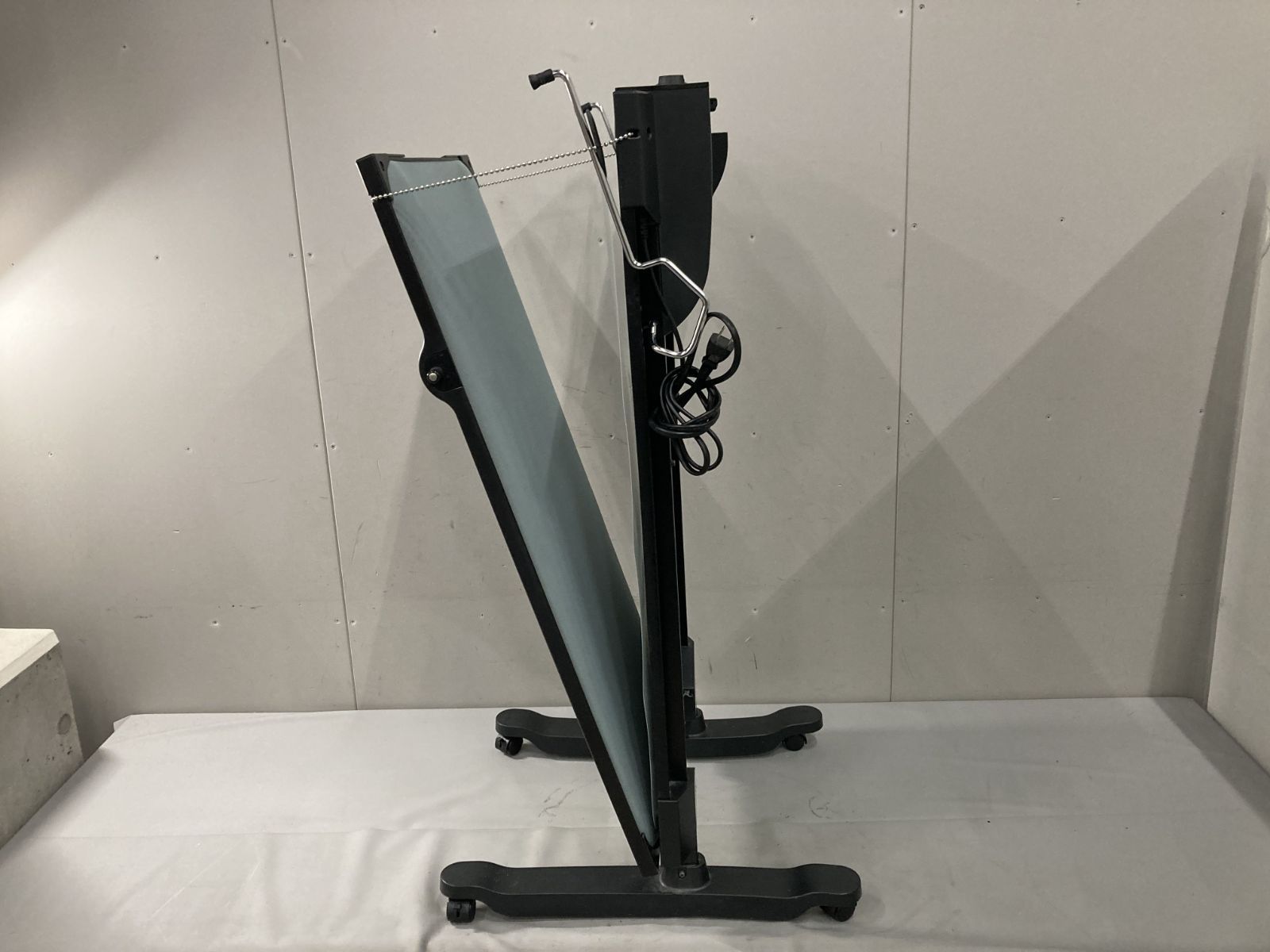 東芝 TOSHIBA ズボンプレッサー HIP-T100 2017年