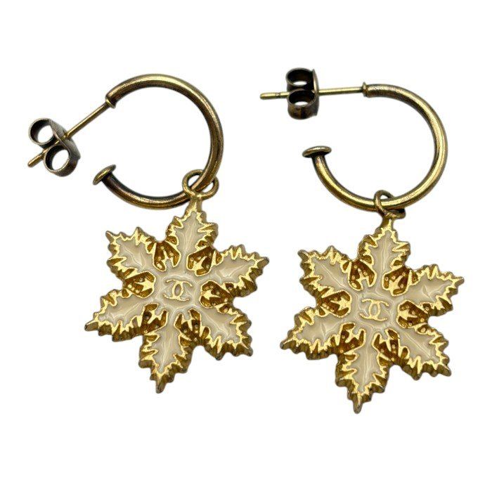 C*i様 お早めの入札がお得✨CHANEL 雪の結晶デザイン ピアス CHANEL シャネル スノーフレーク ピアス アクセサリー ジュエリー