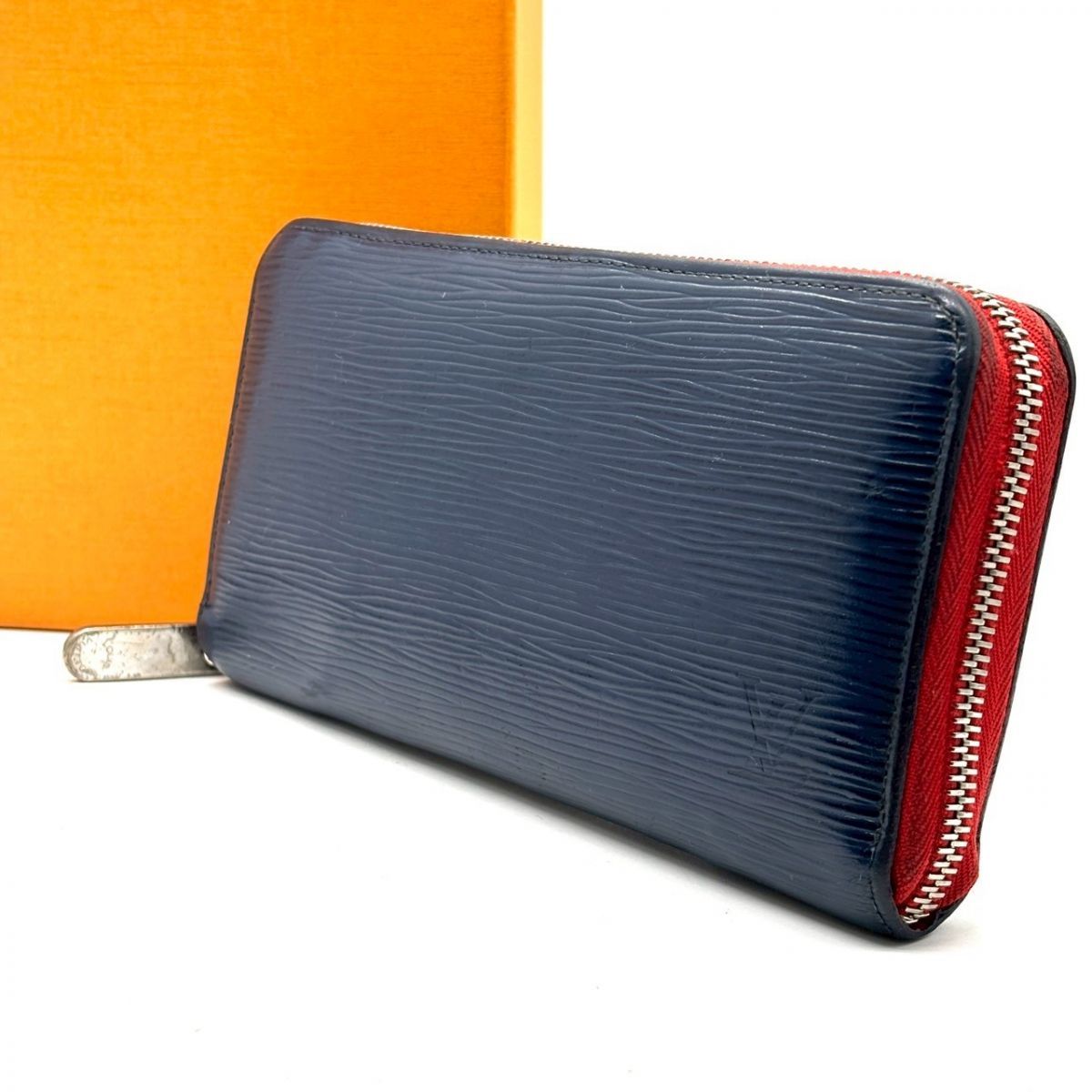 境界線は、美しく曖昧に】 LOUIS VUITTON 長財布 エピ ラウンド 