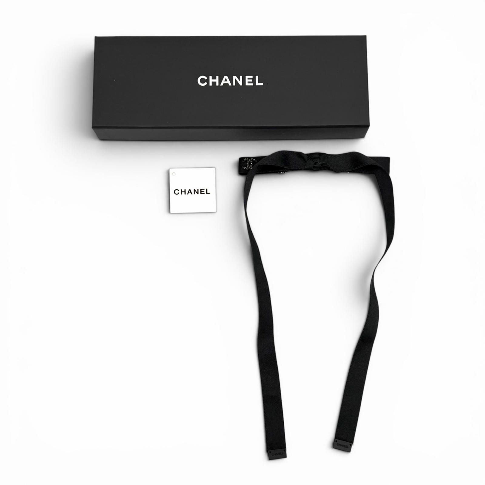 ■ □ 46888★年 25C シャネル リボンバレッタ ココマーク シルク 未使用品☆CHANEL シャネル 24B AAA428 シルク100% メタル ライン