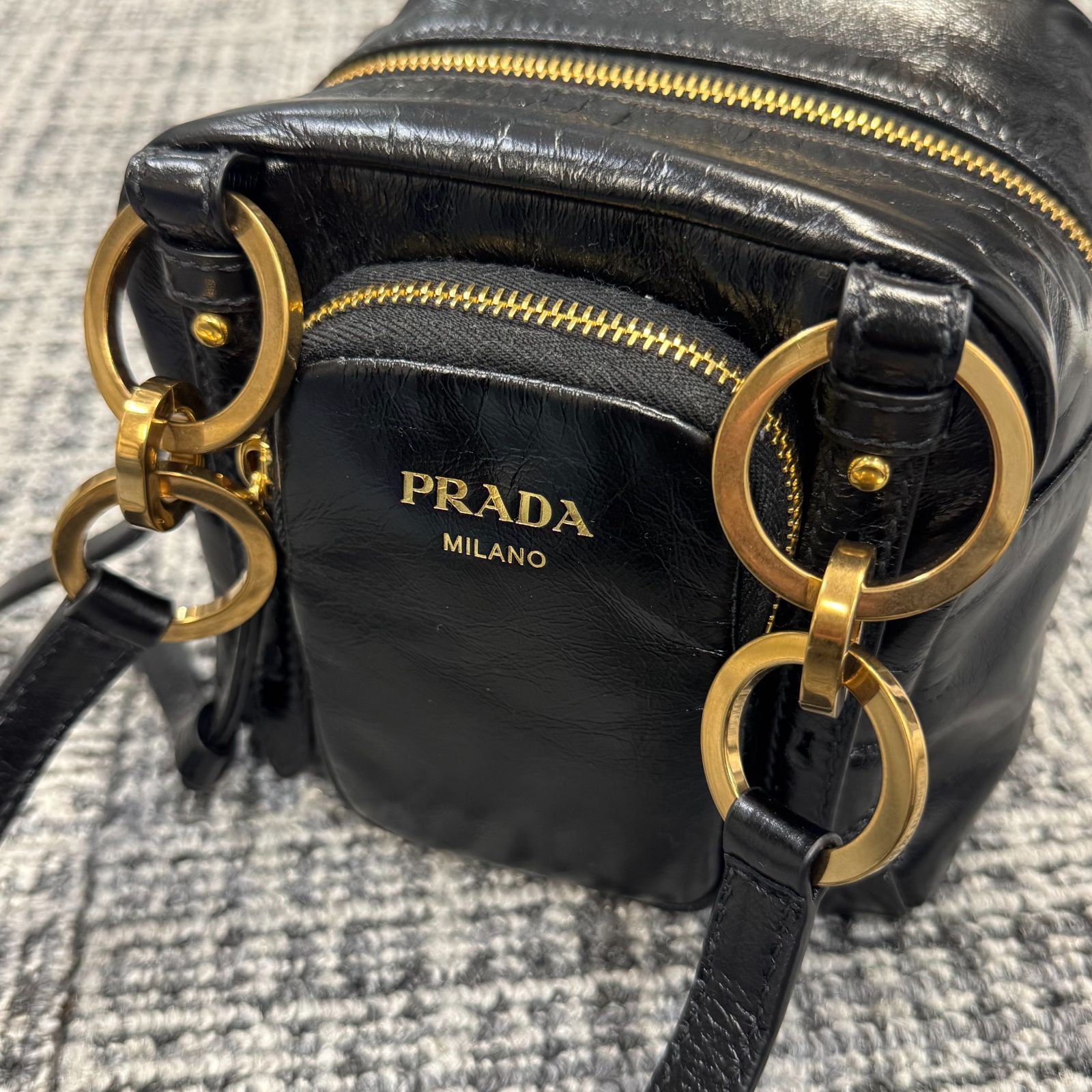 PRADA ダングルレザートップハンドルミニバッグ ハンドバッグ プラダ 