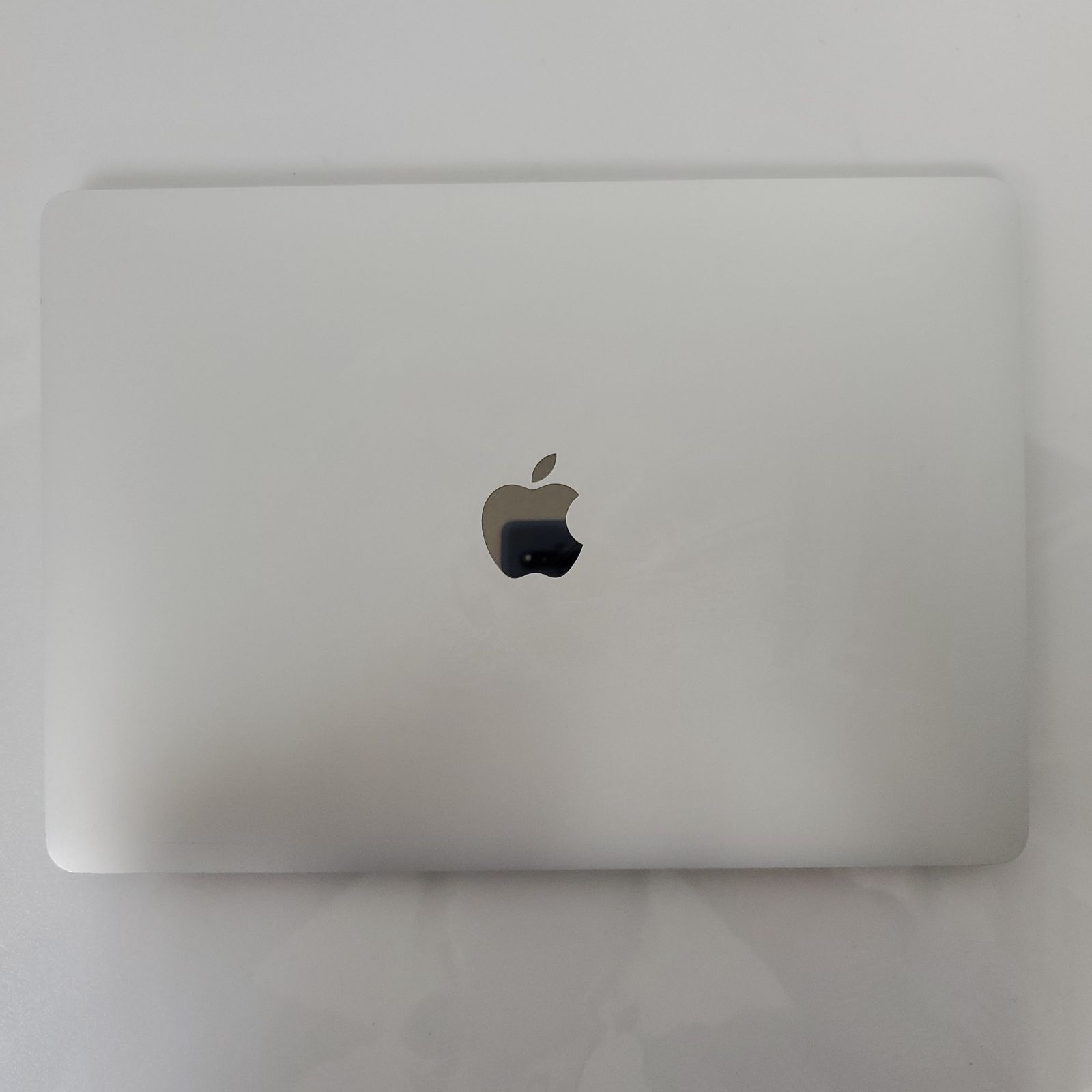 中古美品！Apple ・A2337・MacBook Air M1 2020・Apple M1・メモリ8GB 