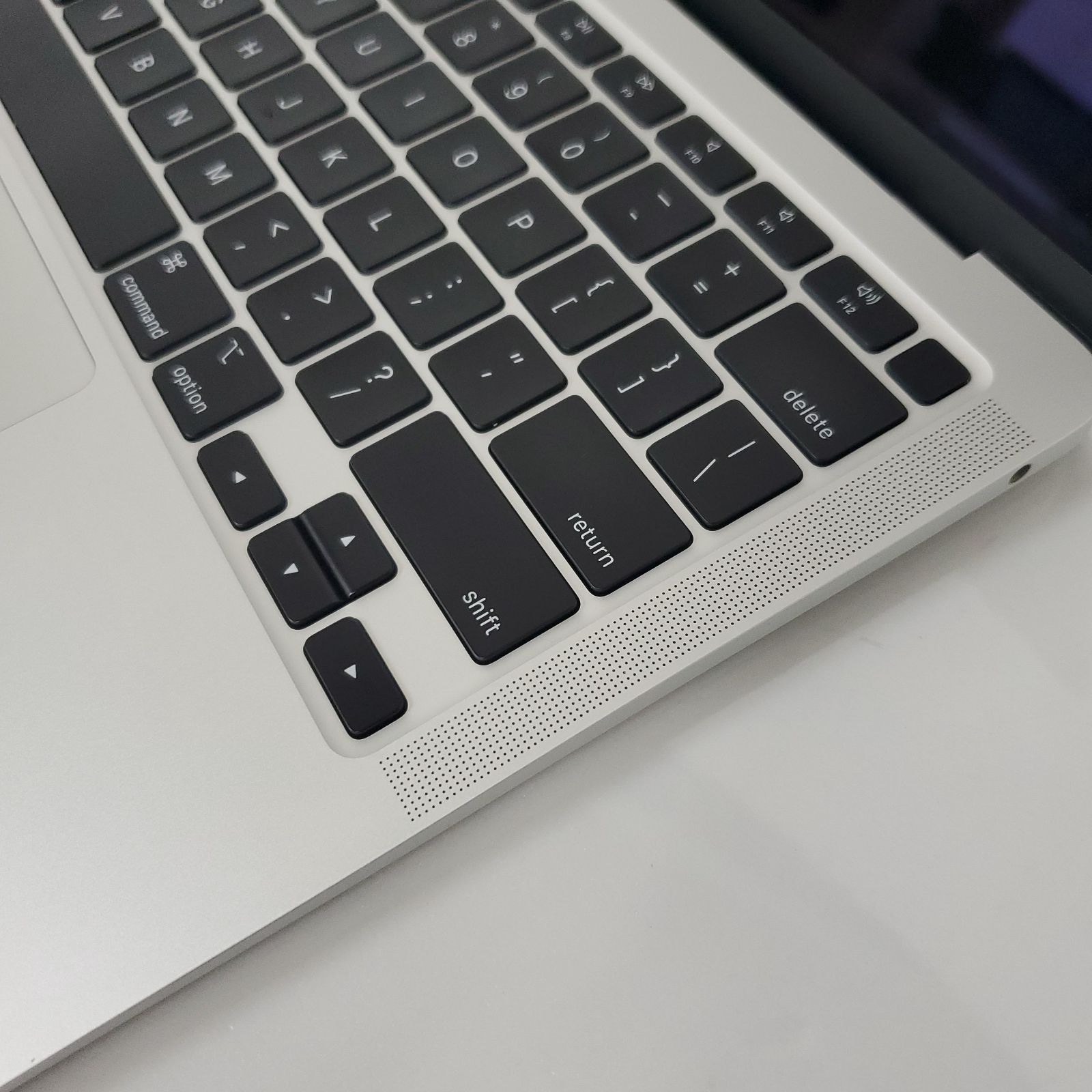 中古美品！Apple ・A2337・MacBook Air M1 2020・Apple M1・メモリ8GB 