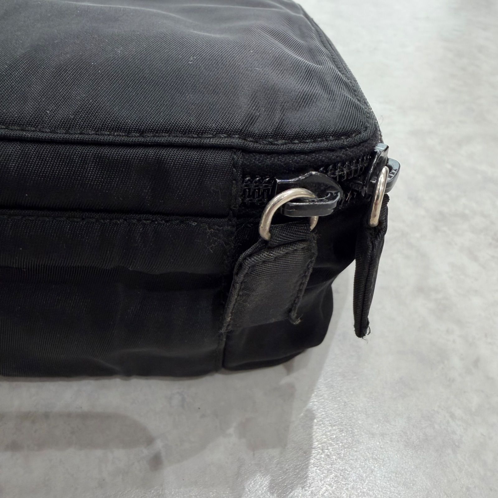 PRADA プラダ ナイロン メイクポーチ コスメバッグ バニティ ブラック