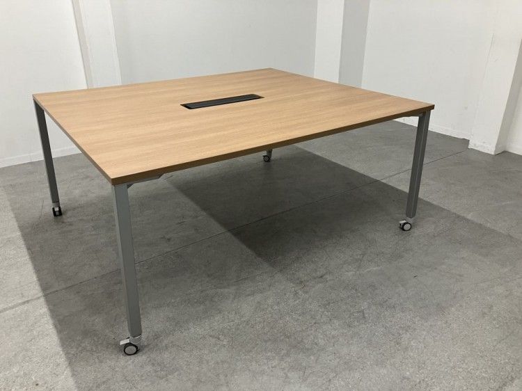 【中古品】オカムラ アプションフリーシリーズ 1600ミーティングテーブル ブラウン