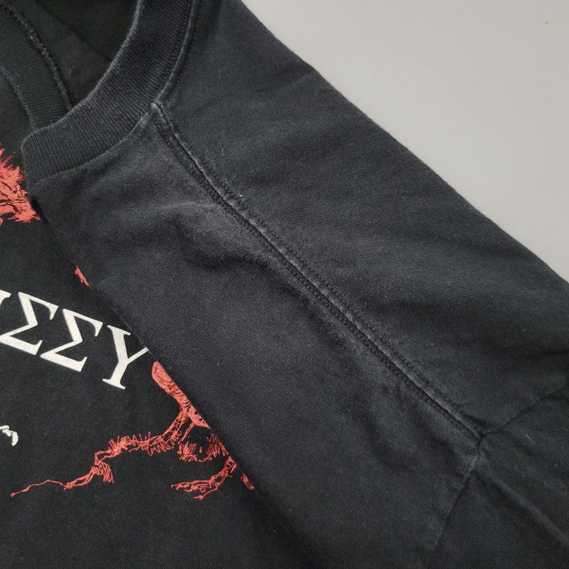 中古品】 STUSSY ステューシー × KOSTAS コスタス 7TH ANNIVERSARY TEE