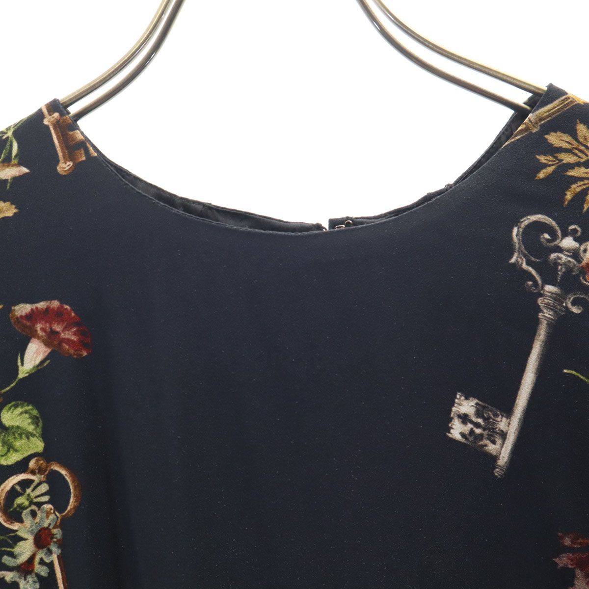 可愛らしい　D&G イタリア製　ノースリーブタイプ 未使用 DOLCE&GABBANA ドルチェアンドガッバーナ イタリア製 花柄
