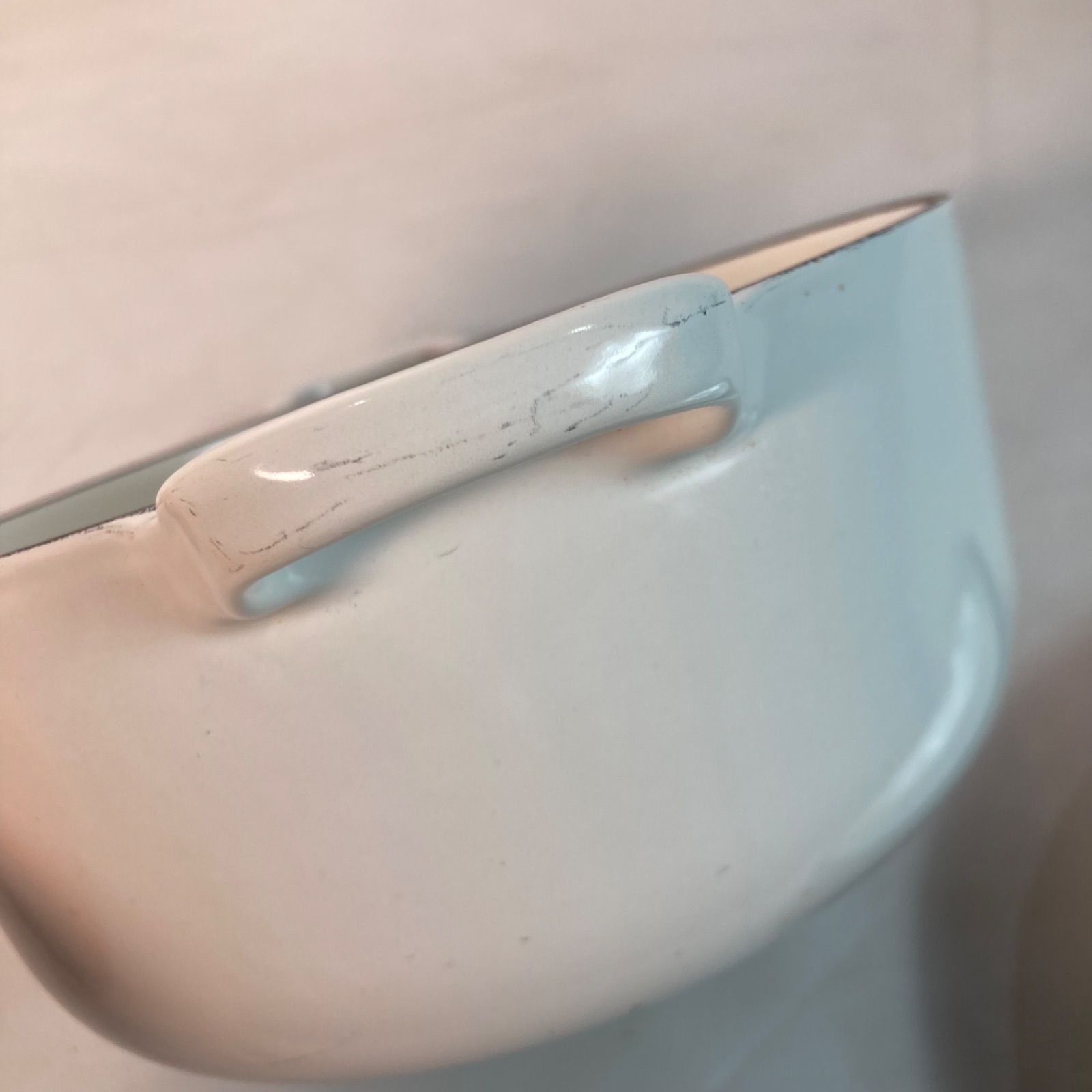 並品】LE CREUSET 両手鍋 ホワイト 20cm - メルカリ