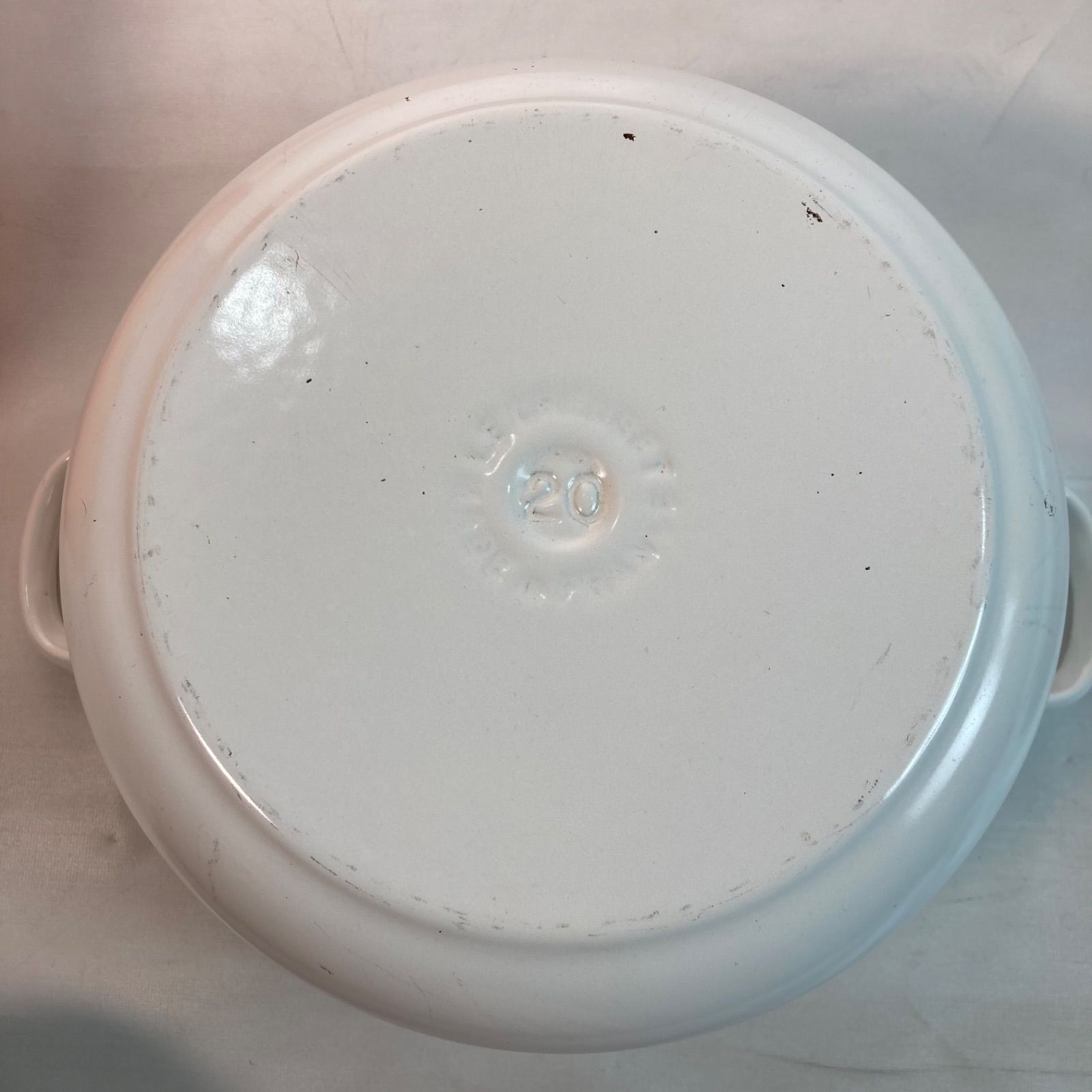 並品】LE CREUSET 両手鍋 ホワイト 20cm - メルカリ