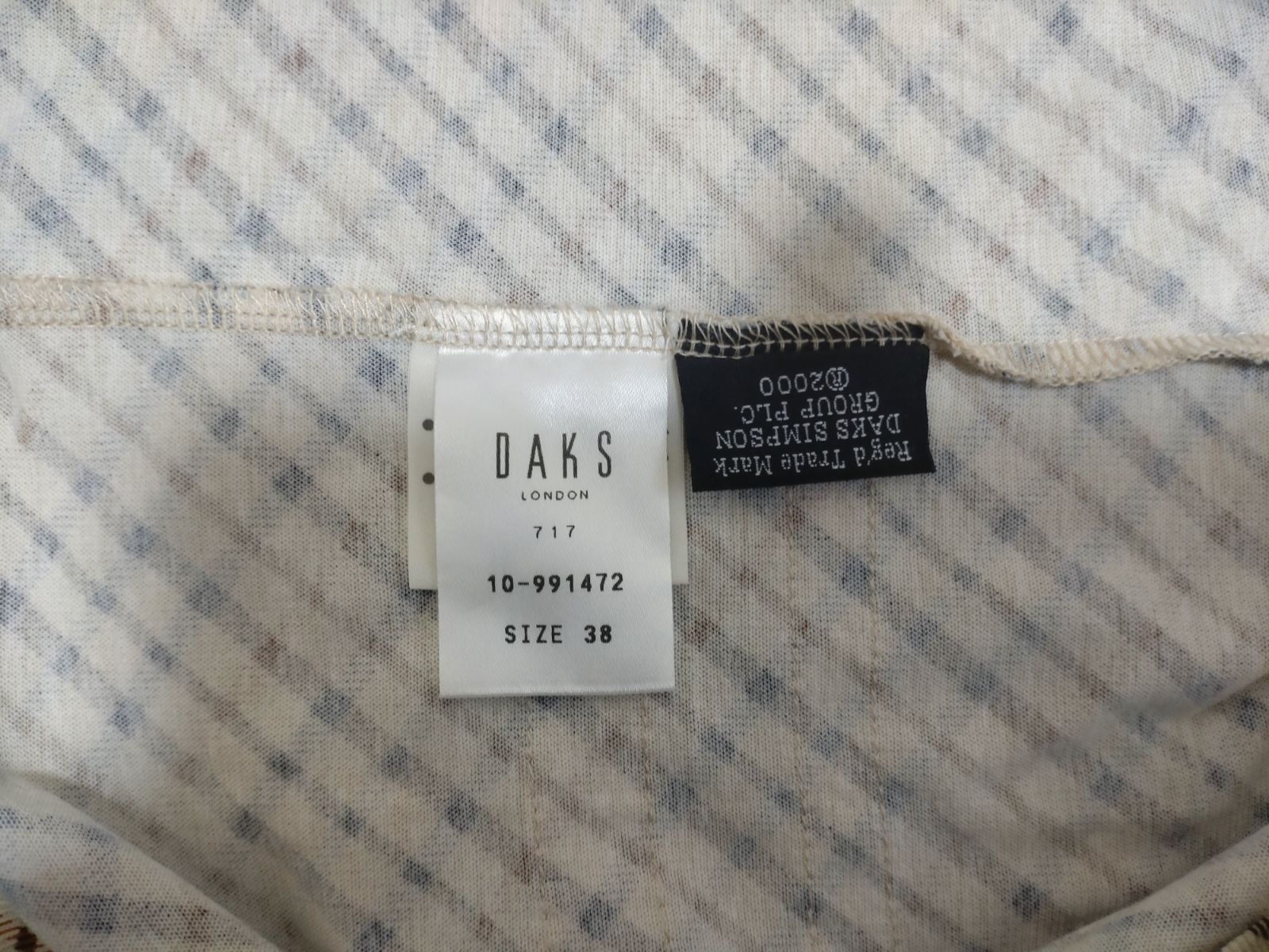 ロンドンで創業された老舗 DAKS LONDONの チェック柄 半袖カットソー