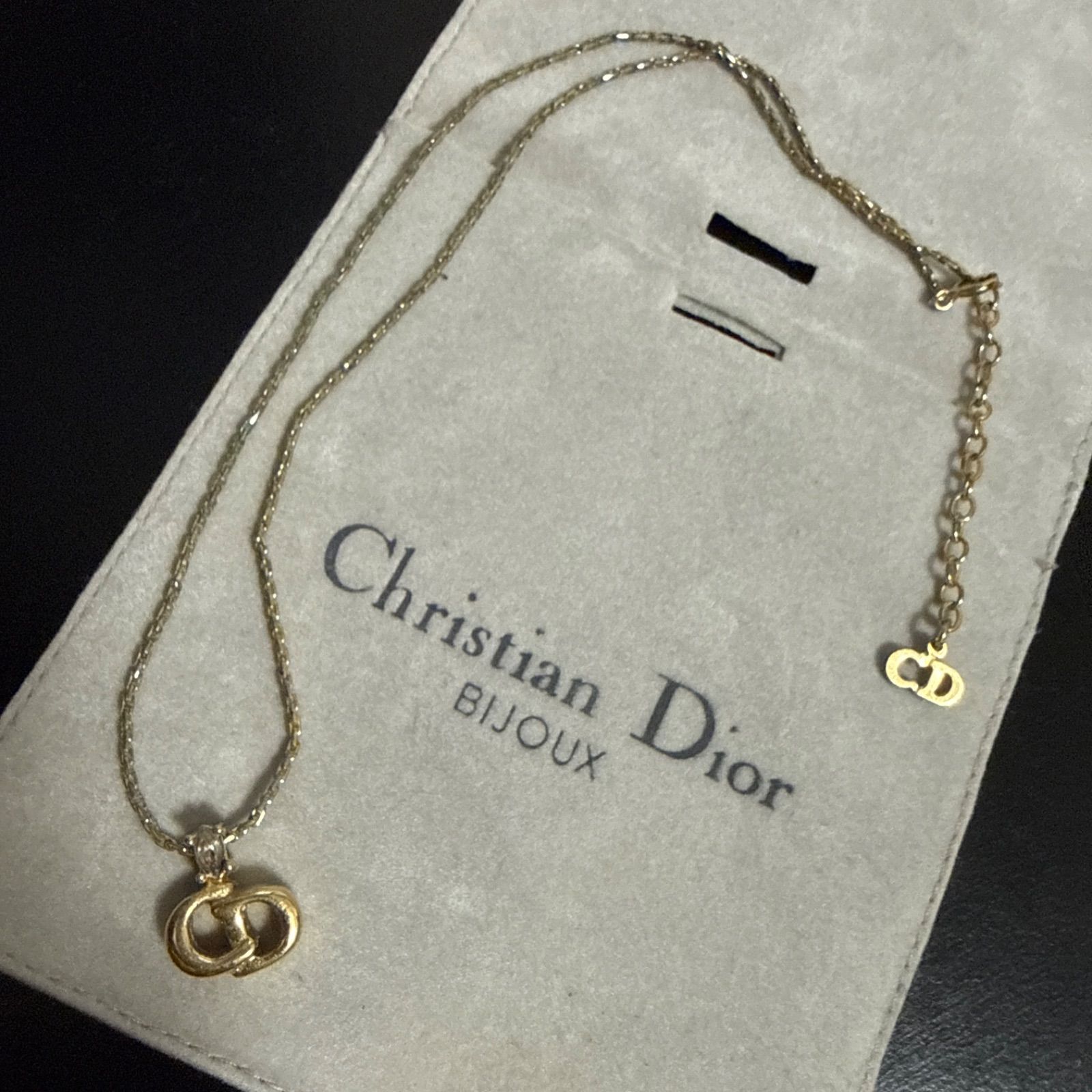 Christian Dior クリスチャンディオール ラインストーン付きCDロゴ
