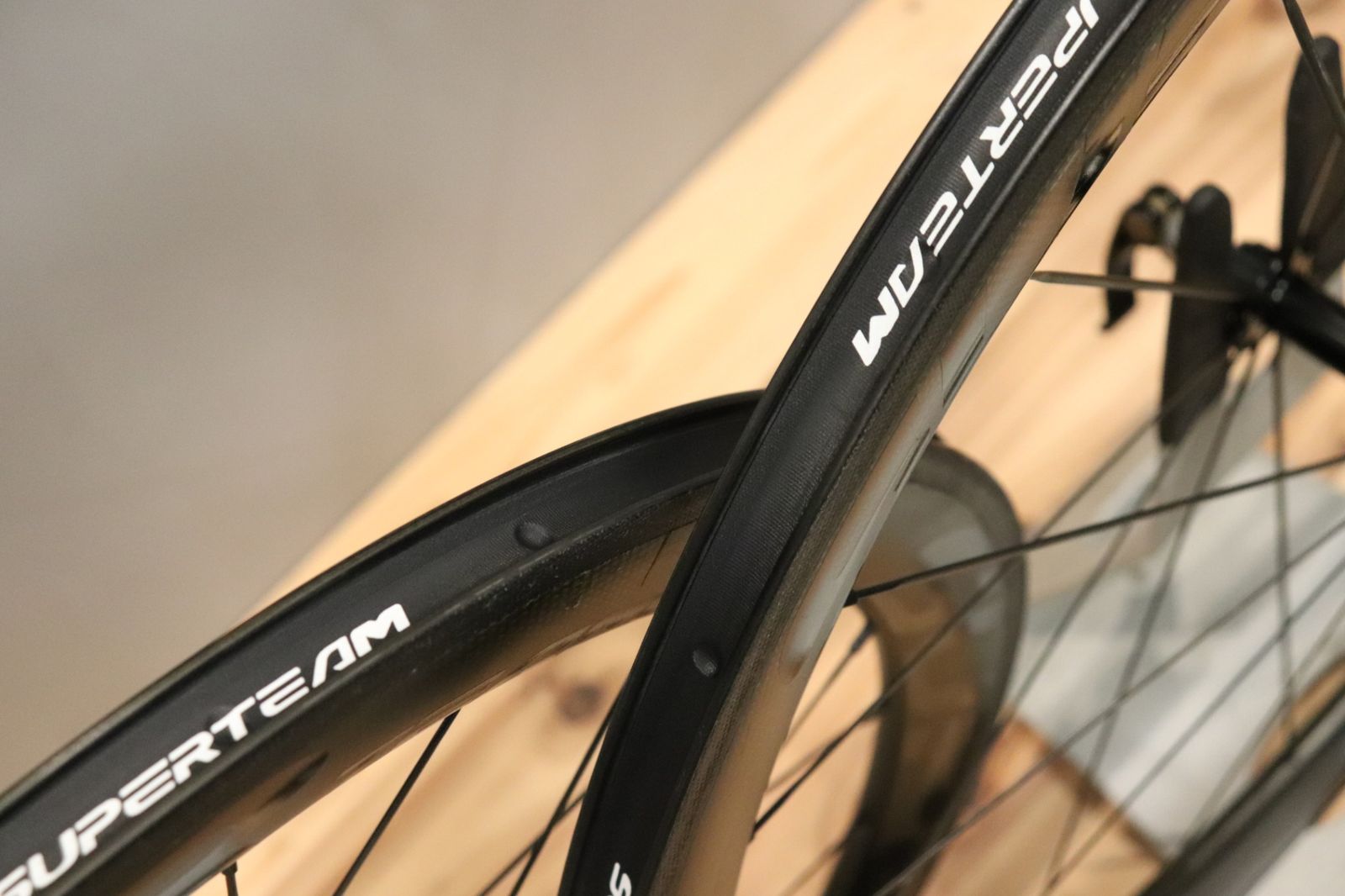 SUPERTEAM カーボンホイールセット シマノ11-12速対応