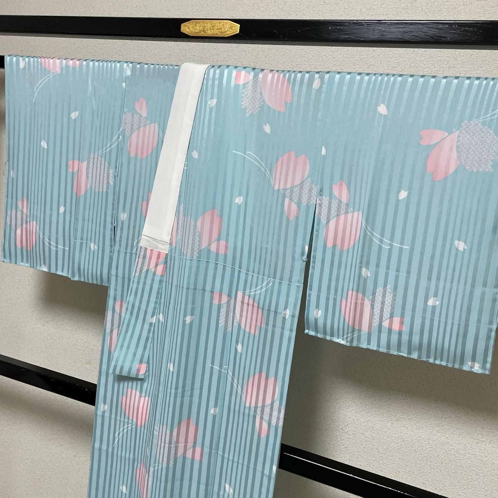 長襦袢 蝶に桜の花びら 縞模様 可愛い水色 着物 正絹 X-3024