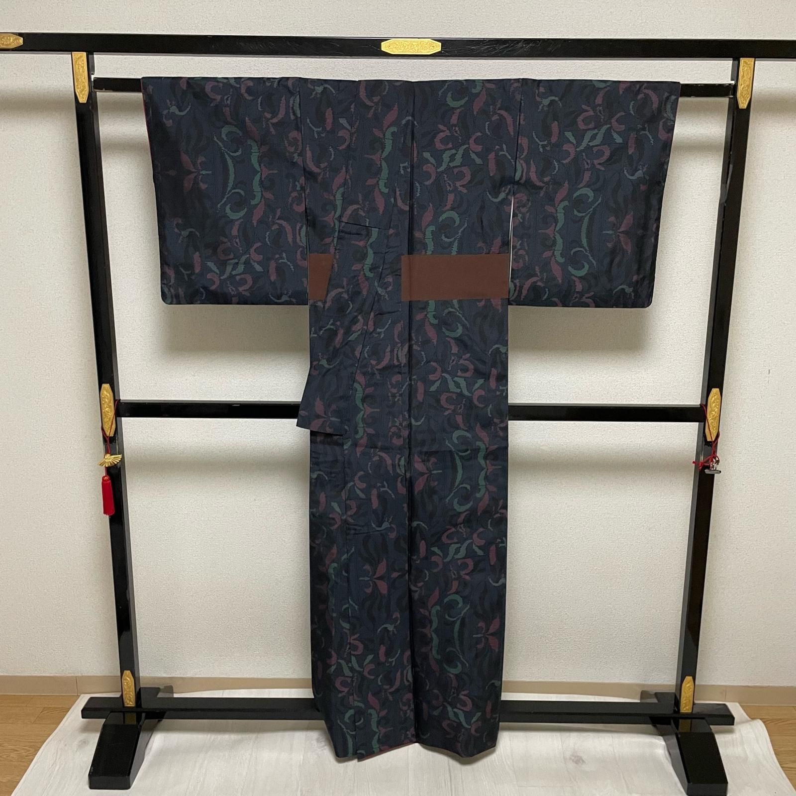 本場大島紬 藍泥染 鮮やかな花模様 着物 正絹 X-3042 - メルカリ