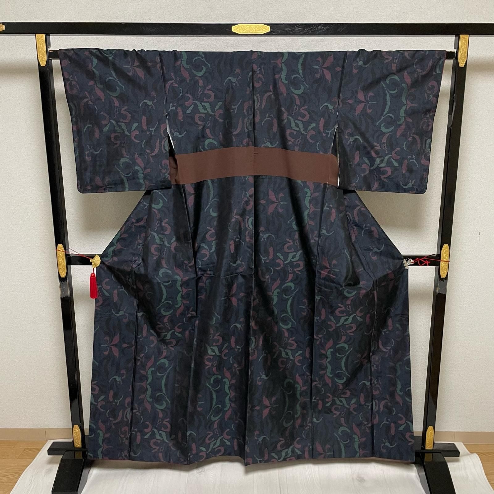 本場大島紬 藍泥染 鮮やかな花模様 着物 正絹 X-3042 - メルカリ
