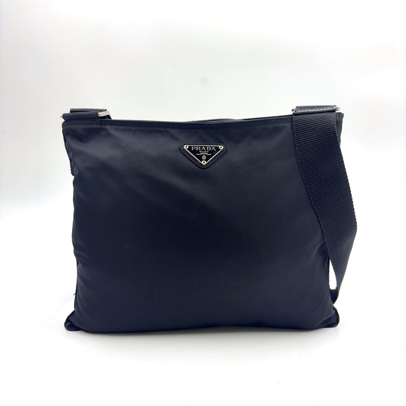 新着】PRADA 三角ロゴプレート ナイロン ブラック ショルダーバッグ