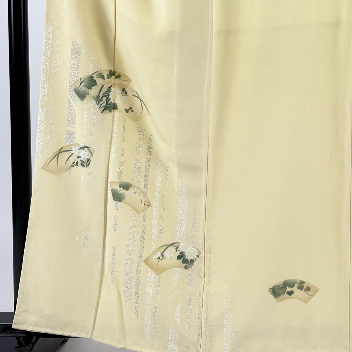 美品】 付下げ 身丈162cm 裄丈64.5cm M 袷 扇面 草花 金彩 薄黄 正絹