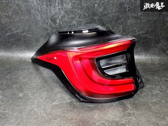 ☆即納☆ トヨタ純正 MXPA10 MXPA15 KSP210 ヤリス LED テールライト 