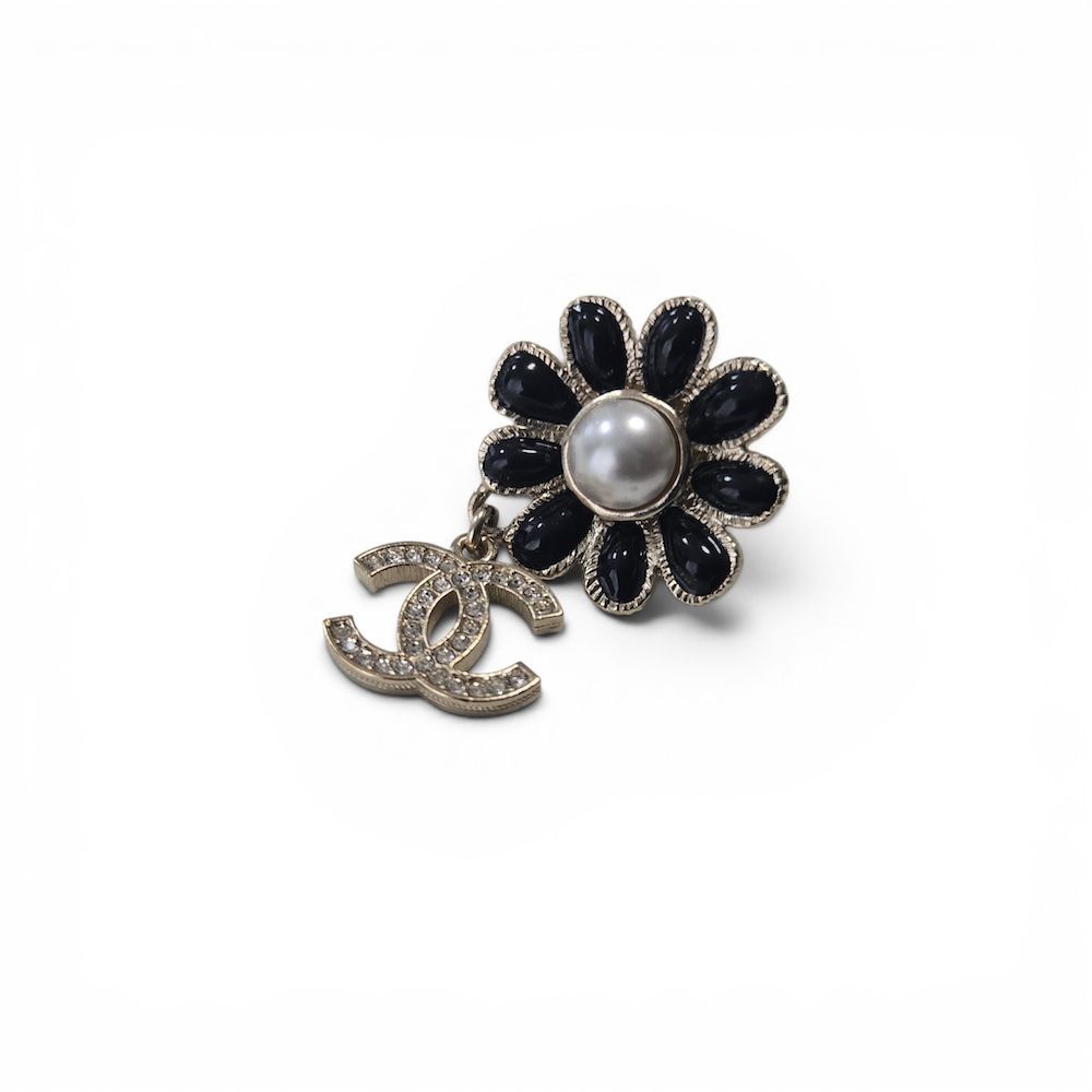 CHANEL ココマーク オーバル ピアス パール ラインストーン CHANEL シャネル フラワー ココマーク パール ピアス ラインストーン