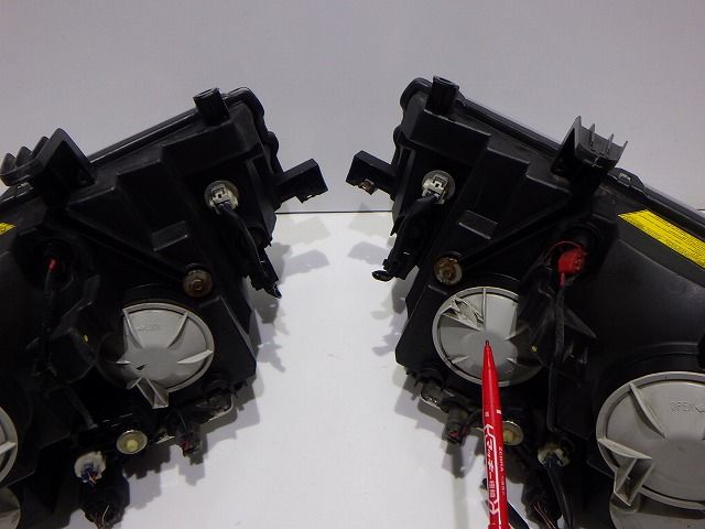 中古品 デリカd5 右 LEDヘッドライト KOITO212-67120 K 中古品 デリカ