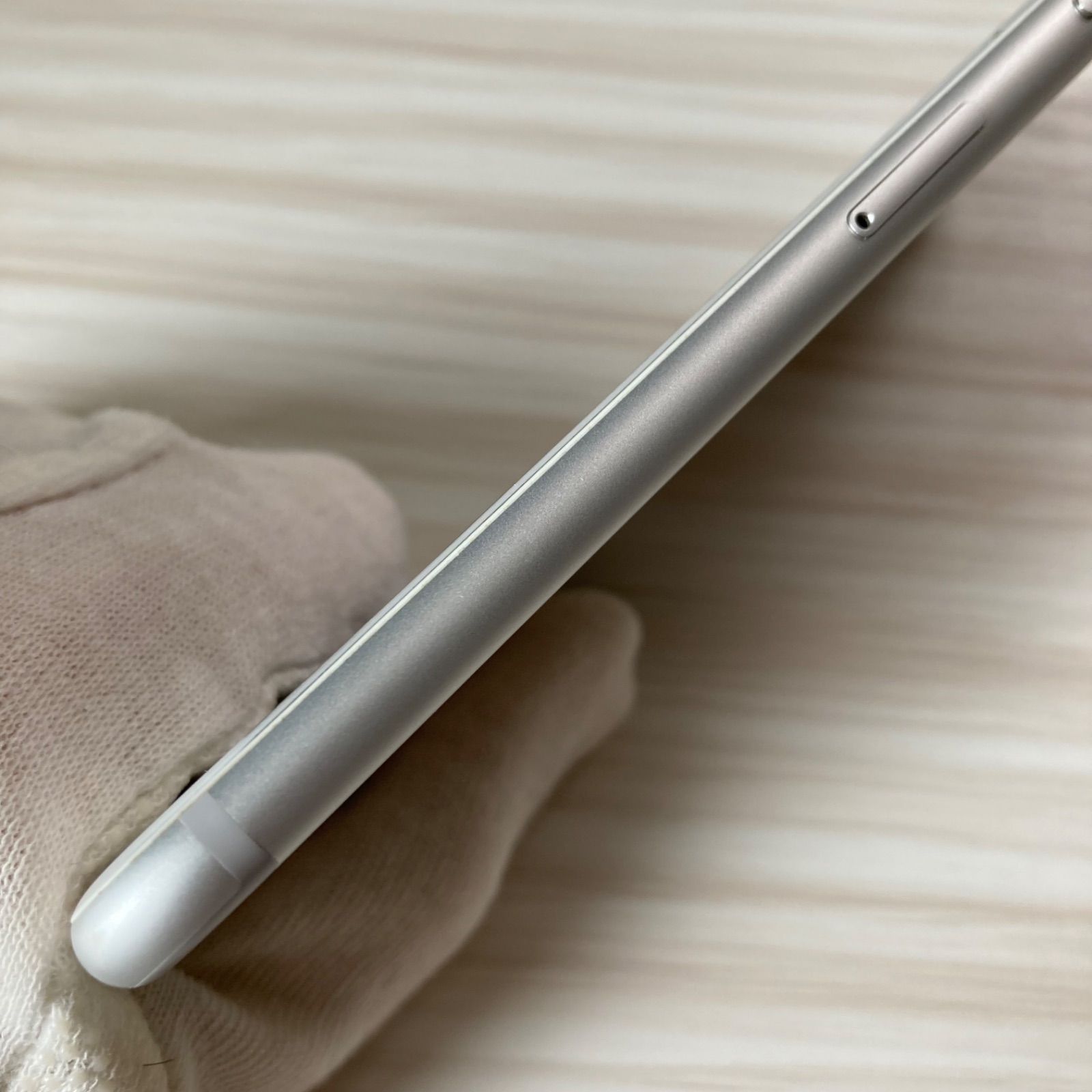 iPhone7 128GB Silver バッテリー88% SIMフリー - メルカリ