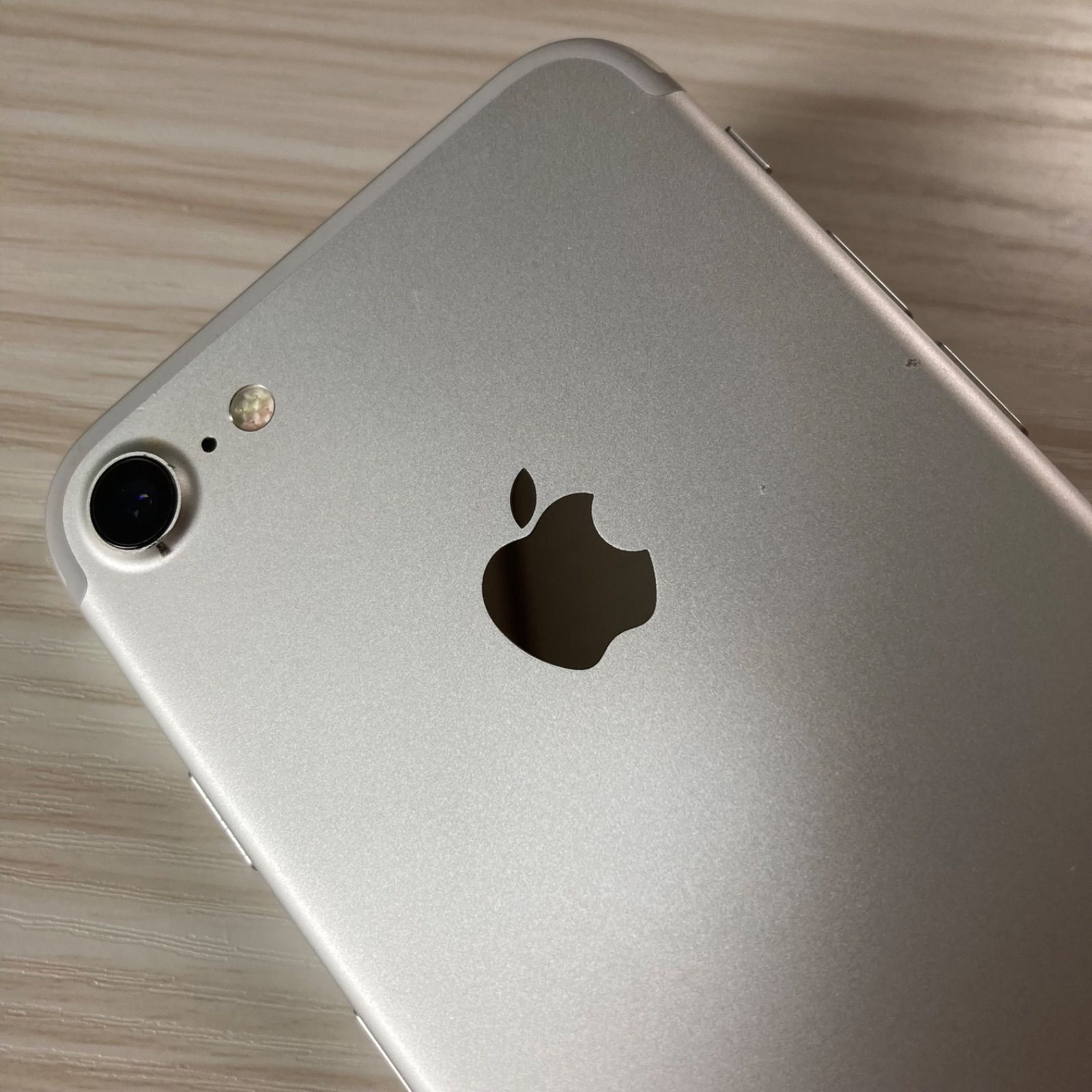 iPhone7 128GB Silver バッテリー88% SIMフリー - メルカリ