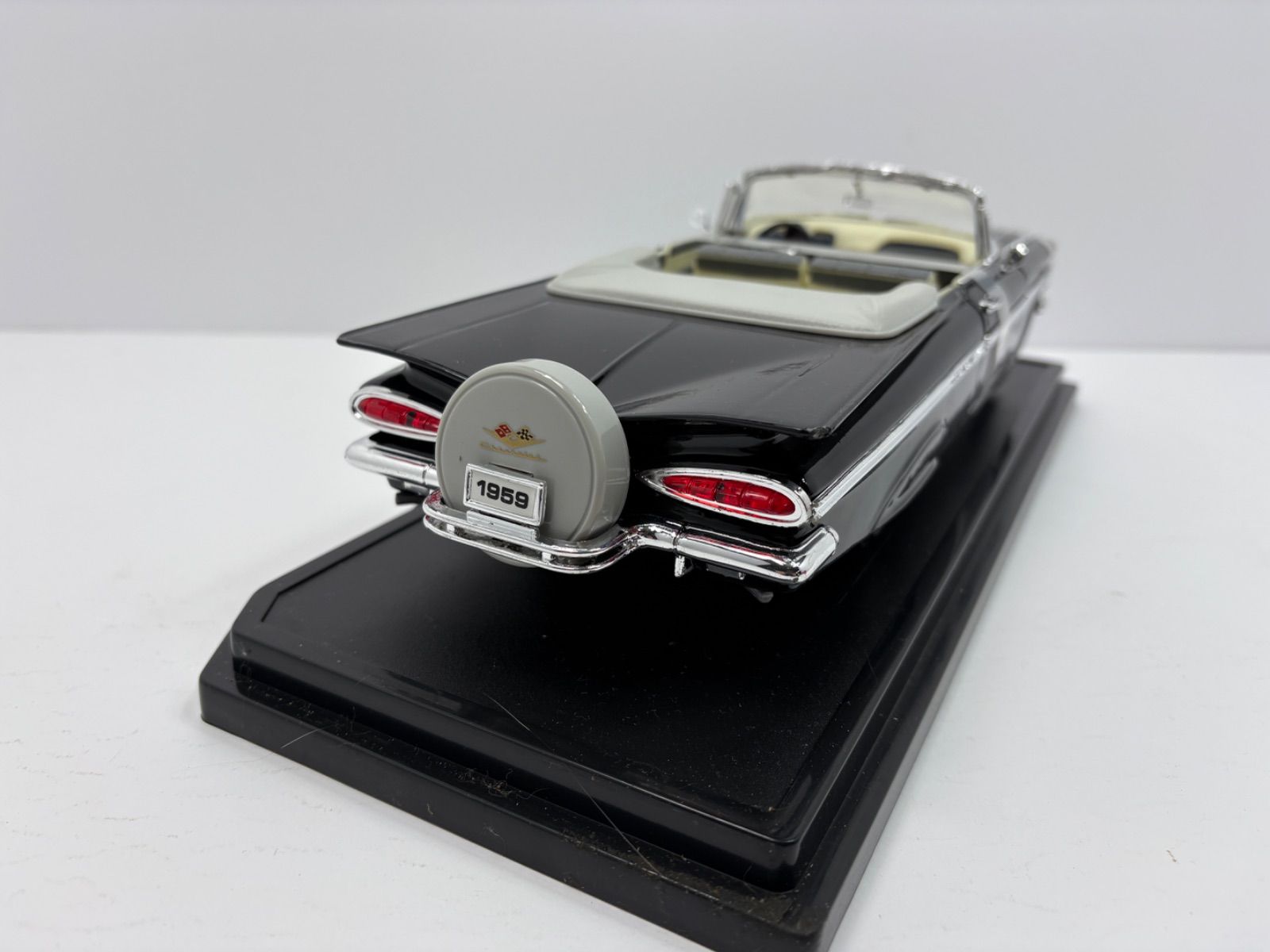 1959 Chevrolet Impala コンバーチブル 1/18 Road Signature シボレー