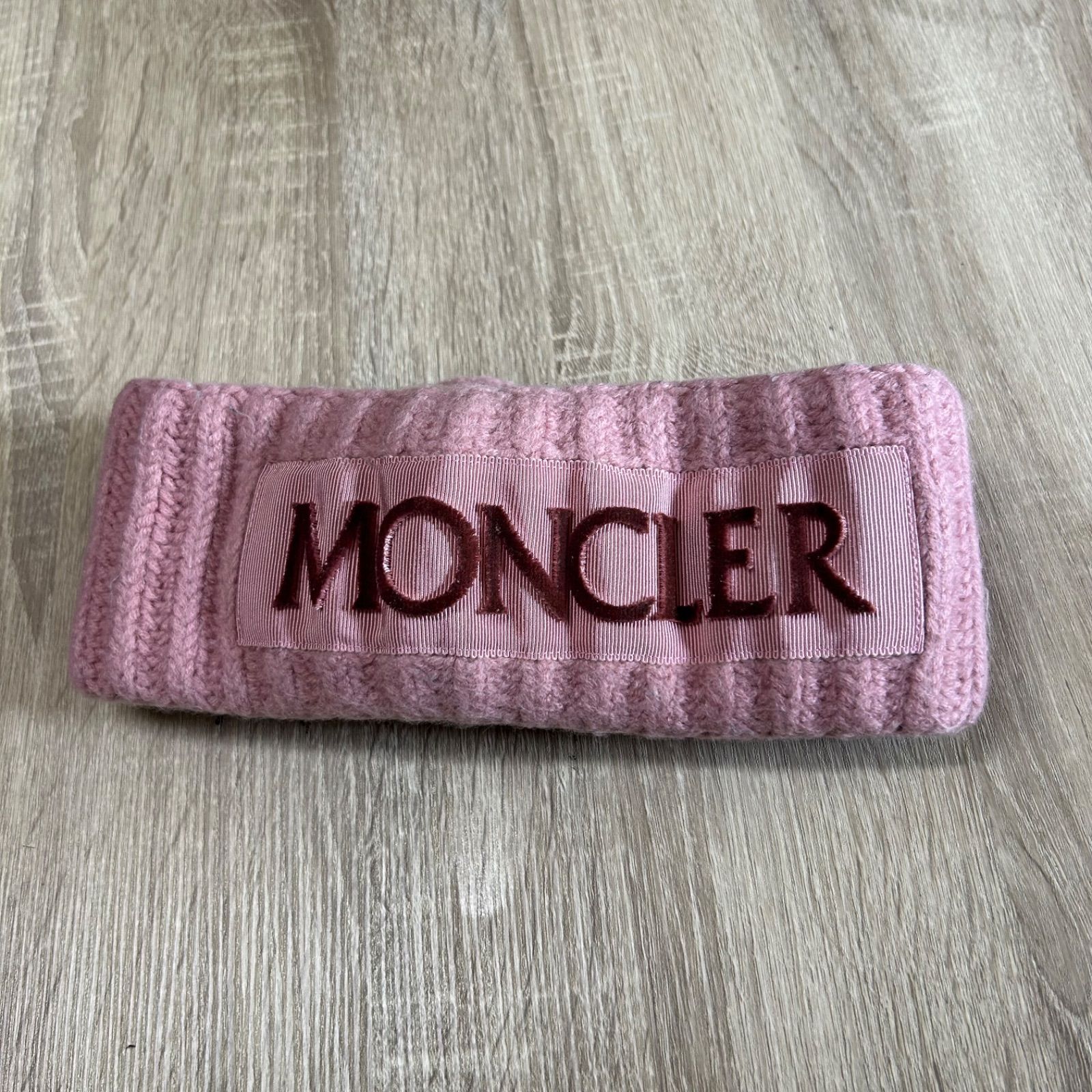 MONCLER モンクレール ヘアバンドピンク系ニット - メルカリ