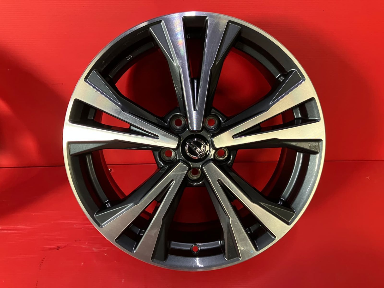 中古ホイール[18x7.0+45 114.3/5H 日産 T32エクストレイル純正] 4本SET
