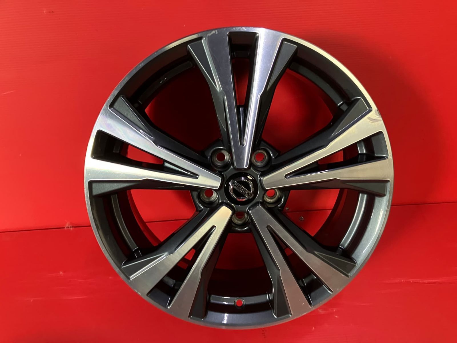 【お電話番号必須】中古ホイール[18x7.0+45 114.3/5H  日産 T32エクストレイル純正] 4本SET 中古ホイール[18x7.0+45 114.3/5H 日産 T32エクストレイル純正] 4本SET