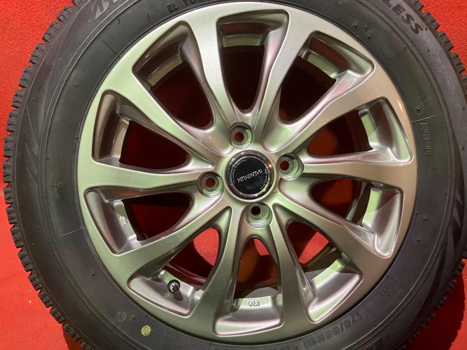 中古スタッドレスタイヤホイールセット【175/65R15 BRIDGESTONE VRX