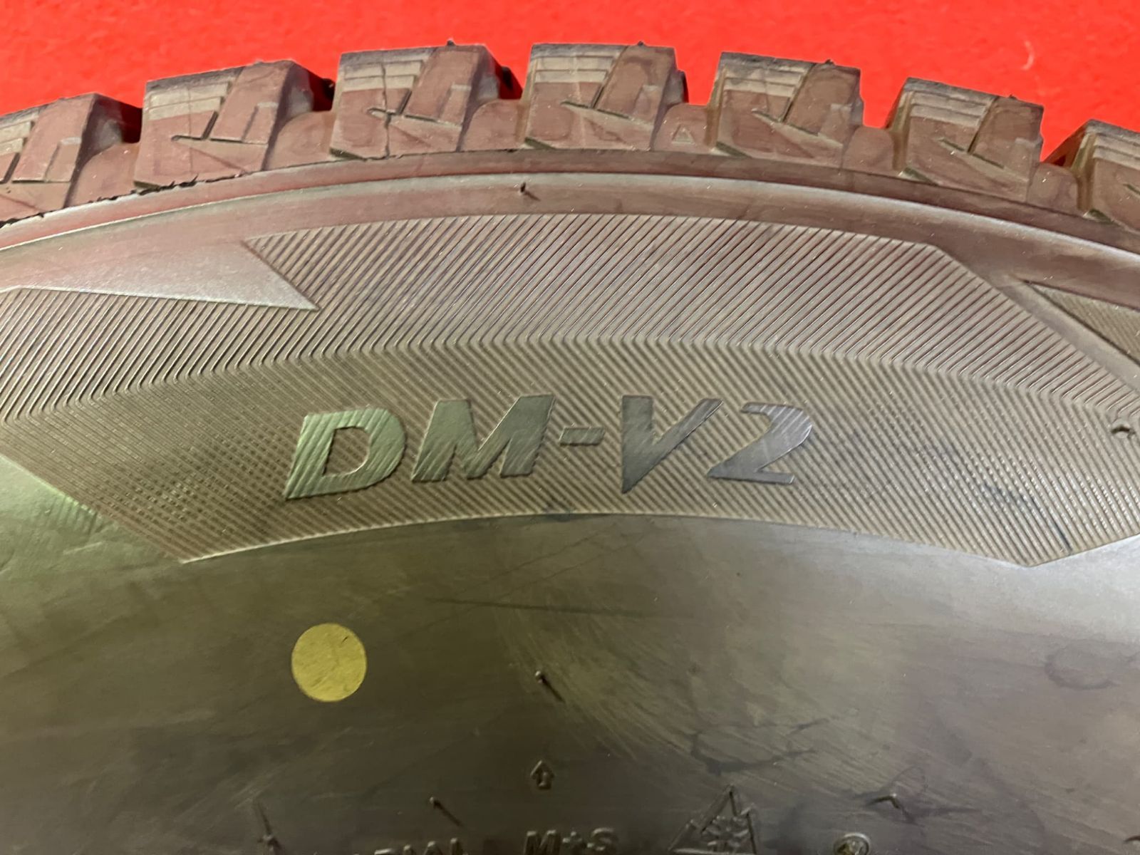 中古スタッドレスタイヤ【275/70R16 BRIDGESTONE DM-V2】 4本SET