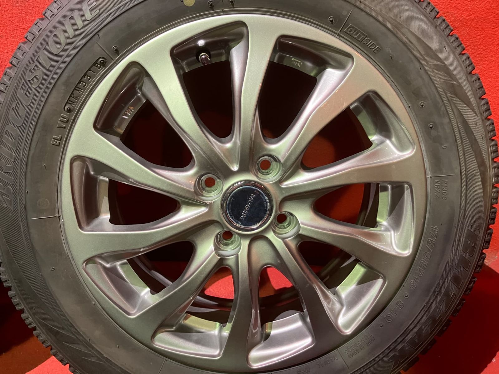 中古スタッドレスタイヤホイールセット【175/65R15 BRIDGESTONE VRX