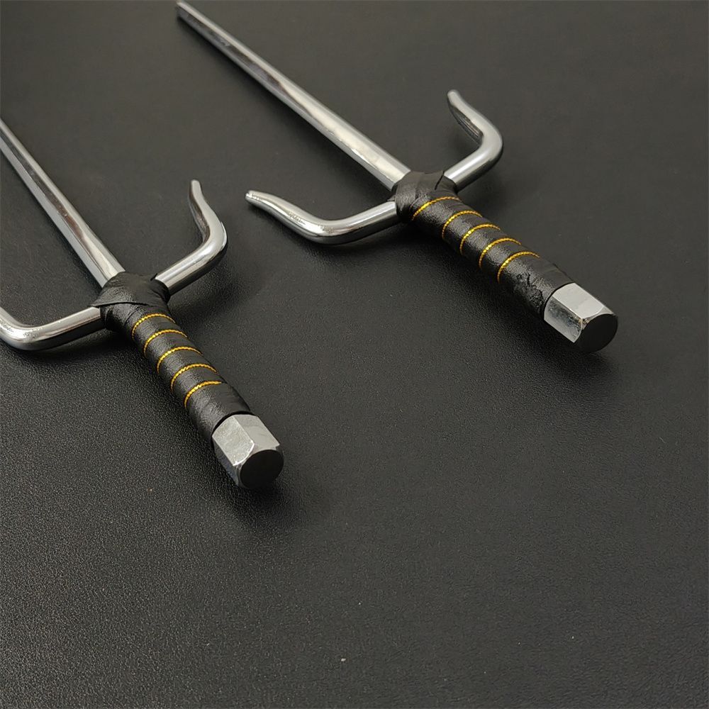 武具　十手　釵　サイ　琉球古武術　38CM　銀メッキ　鉄製　二本セット