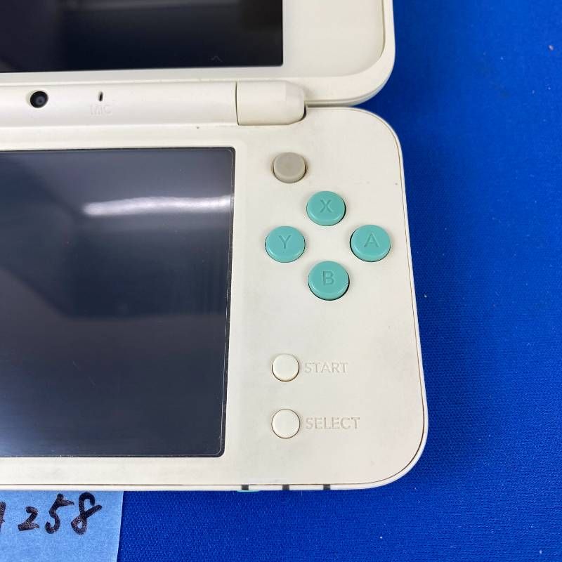 ◇ワYA258【限定モデル】Newニンテンドー2DSLL とびだせ どうぶつの森