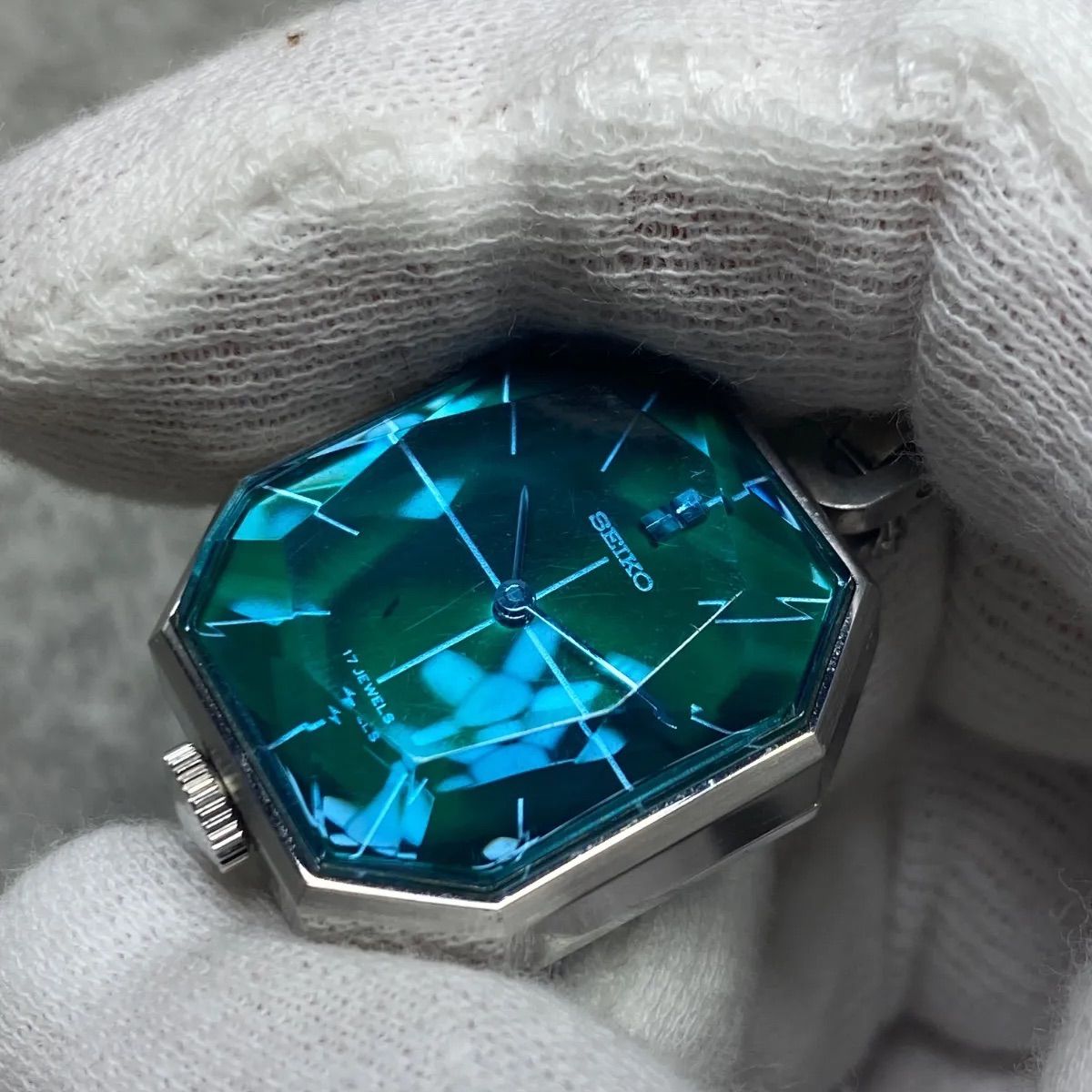 SEIKO ペンダントウォッチ 17 JEWELS エメラルド調 裏スケルトン SEIKO ヴィンテージペンダントウォッチ 手巻き 裏スケルトン 文字盤面