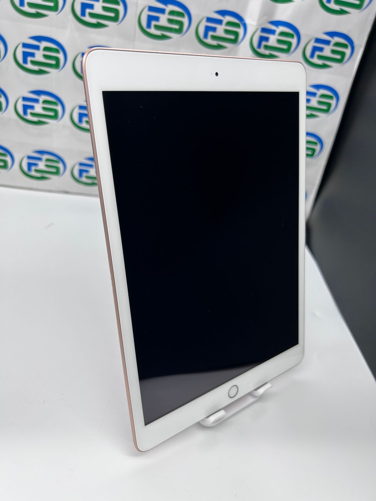 iPad 第8世代 Wi-Fi 32GB ゴールド MYLC2J/A A2270 外観Bランク 訳あり