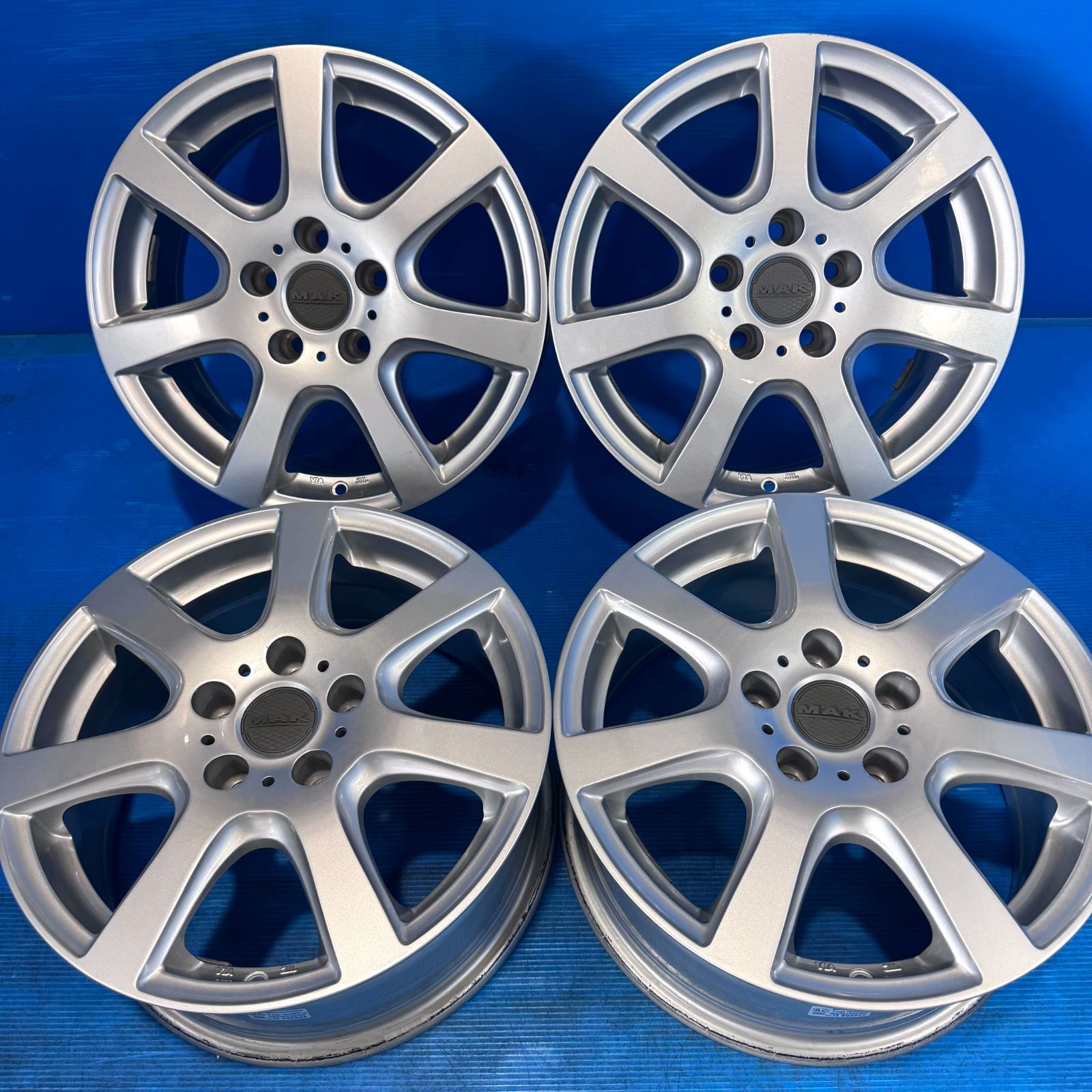 テーパーボルト仕様 MAK ドロミテ 16インチ 4本 5H 112 7J+40 シルバー アウディ ワーゲン ベンツ 汎用ハブ 阿部商会 15,620円