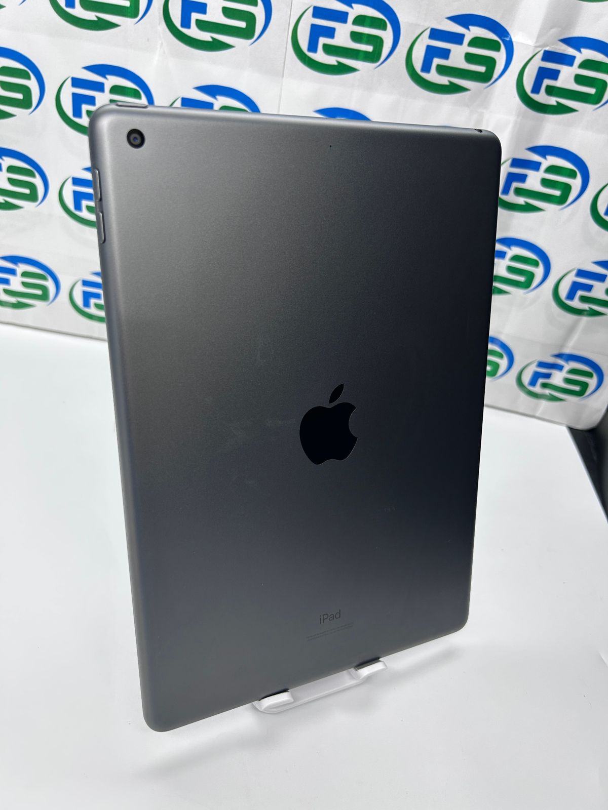 iPad 第8世代 128GB スペースグレイ Bランク訳あり-メルカリ