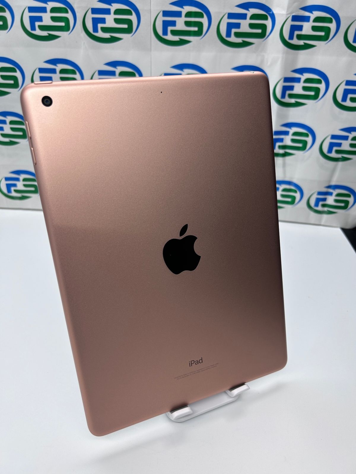 iPad 第6世代 32GB ゴールド Cランク 訳あり - メルカリ