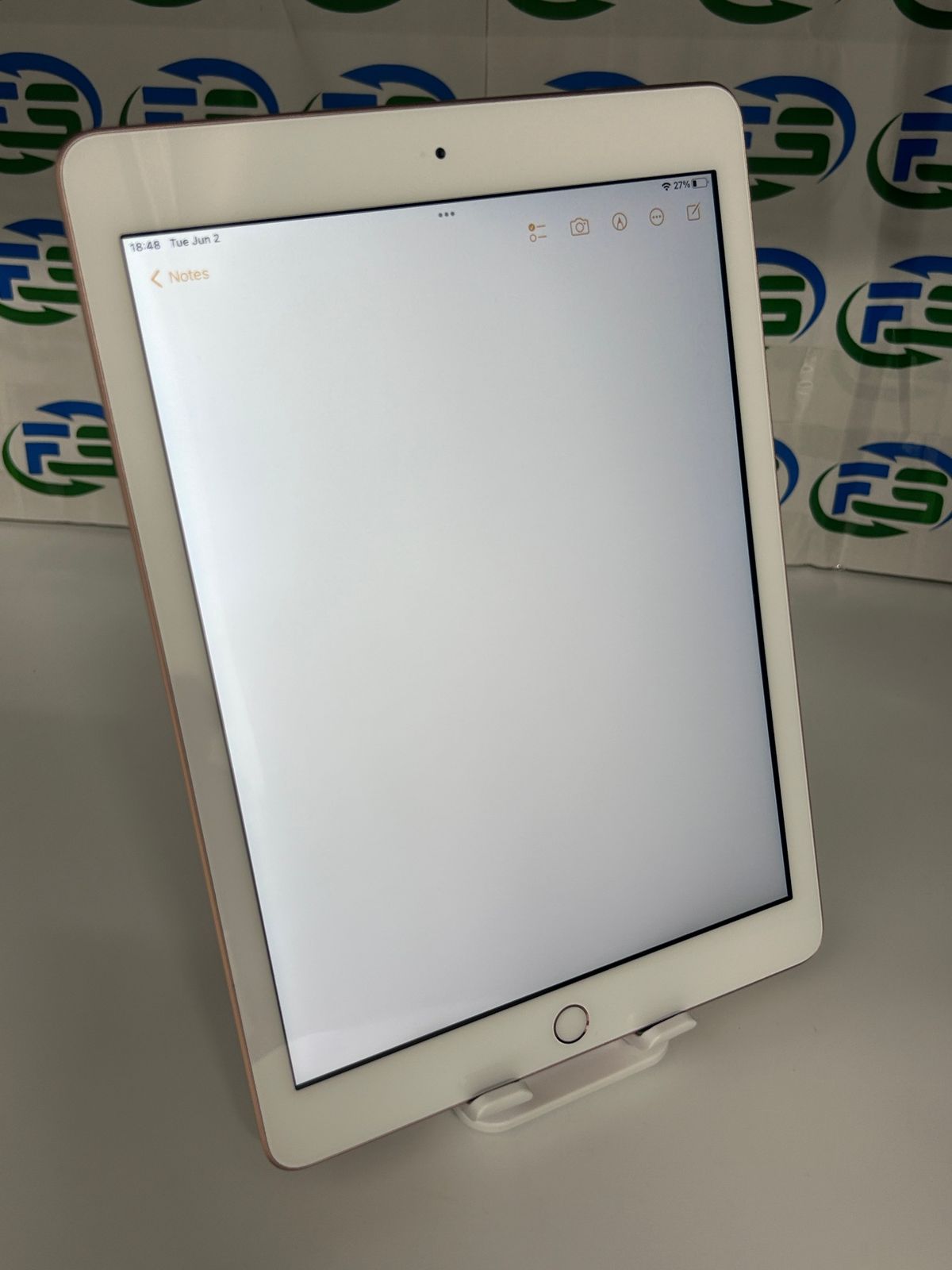 iPad 第6世代 32GB ゴールド Cランク 訳あり - メルカリ