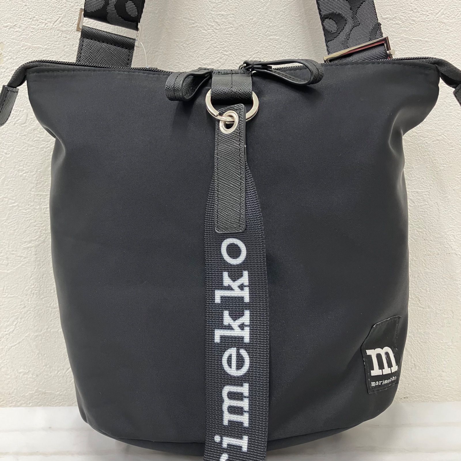 marimekko Carry All Solid ショルダーバッグ | ヤマダウェブコム